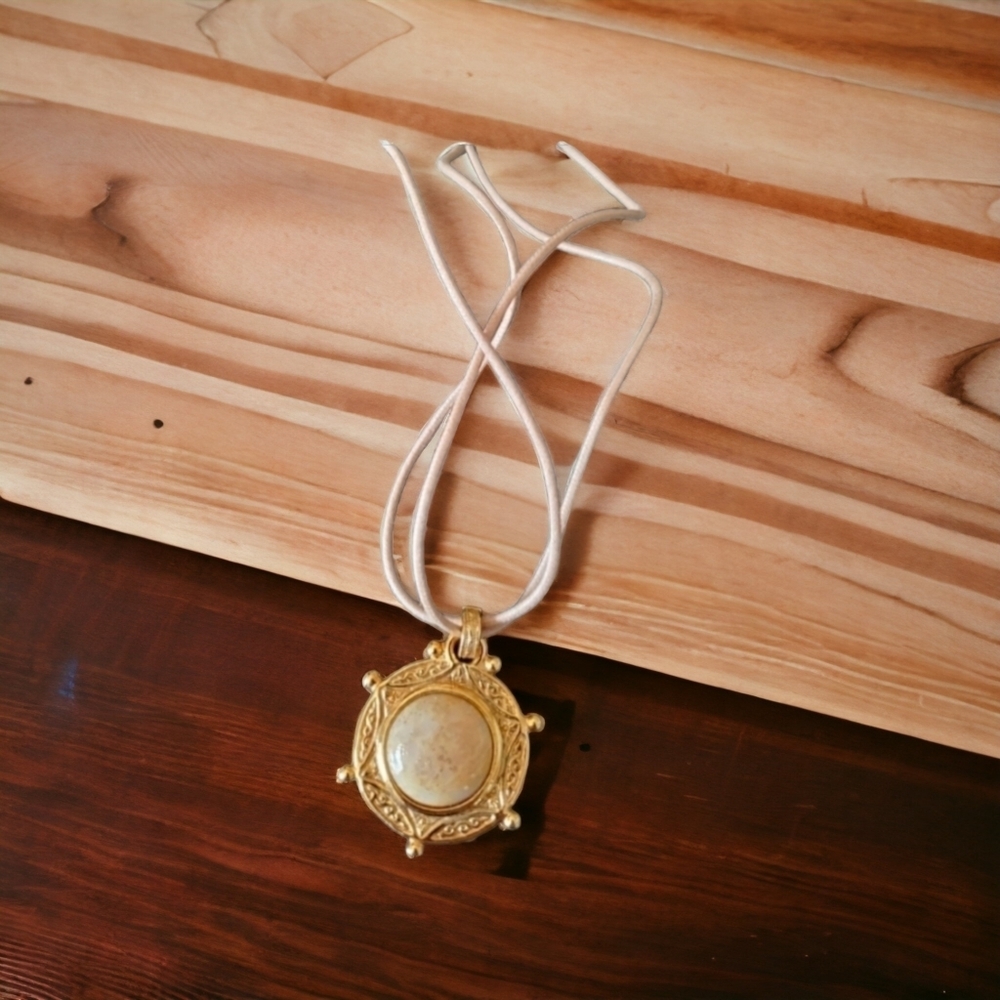 Express Pendant necklace